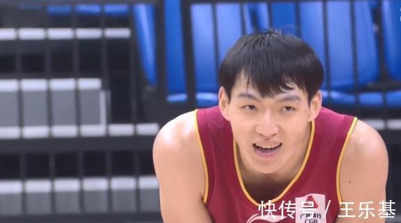 王仔路|22分大逆转!CBA第4拒绝爆冷,3人20+末节发威,阿不都空砍29分
