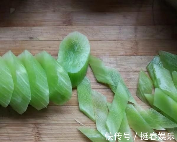 横截面|便秘最怕这个菜,3元一斤,2块钱能炒一大盘,常吃宽肠通便