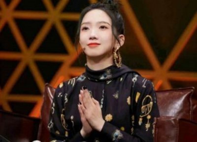 跷二郎腿|跷二郎腿又如何,孟美岐“老师”真没点评周传雄,他被淘汰也实属正常