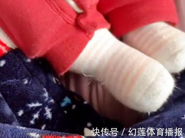 奶奶|宝妈下班回家,发现女儿的脚“胖了”,帮孩子脱掉袜子后笑出声