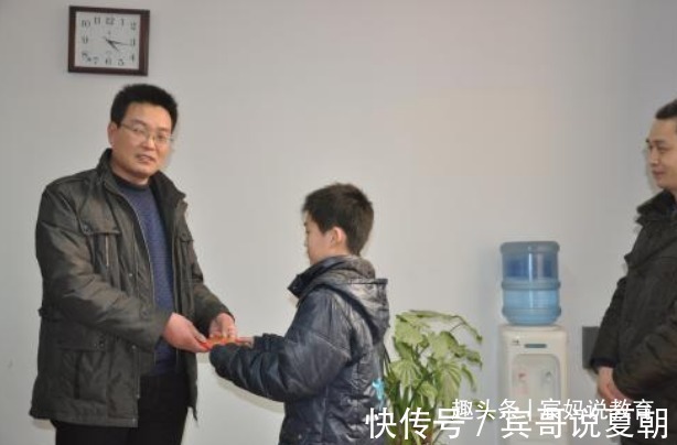 好习惯|学生到“这个”年龄不能要压岁钱,家长要注意,早知道有好处