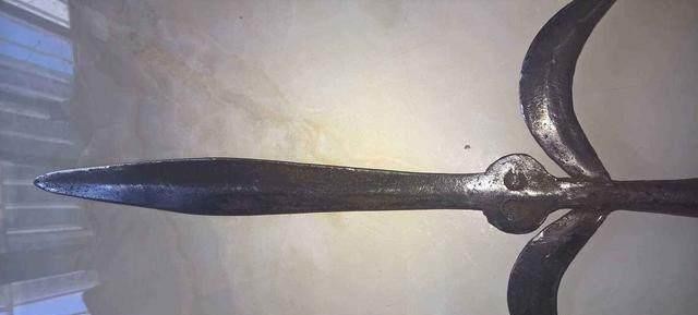 钩镰枪|梁山第1个惨死的正将,七窍流血而亡,使用的这把兵器是当时一绝