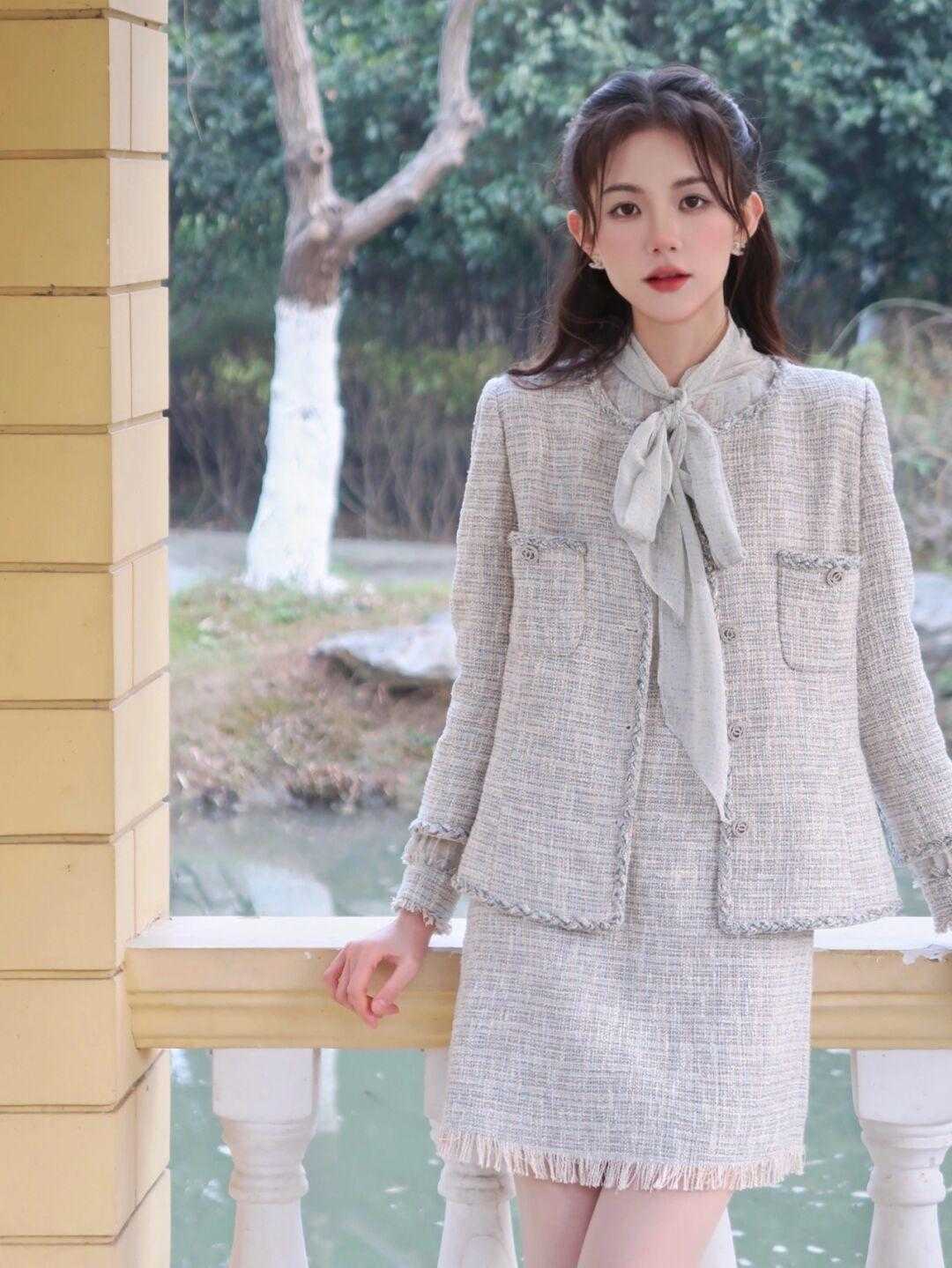 香风|日常穿搭技巧分享,高腰牛仔裤搭配小香风外套,让你美出新高度!