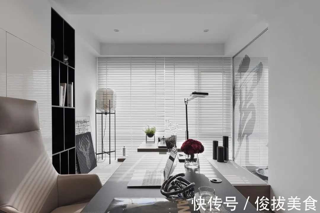 优雅|180㎡现代简约,卫生间用玻璃墙?设计太大胆!是否有点奔放?