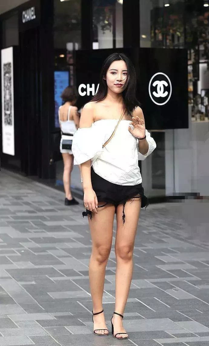 时尚|女生出街搭配高跟鞋,显得时尚又美丽