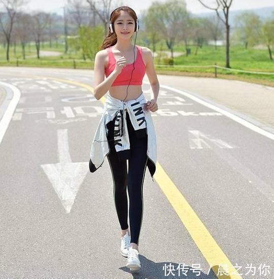 打底裤 修身打底裤:气质优雅的美女,增添精致感,魅力十足!