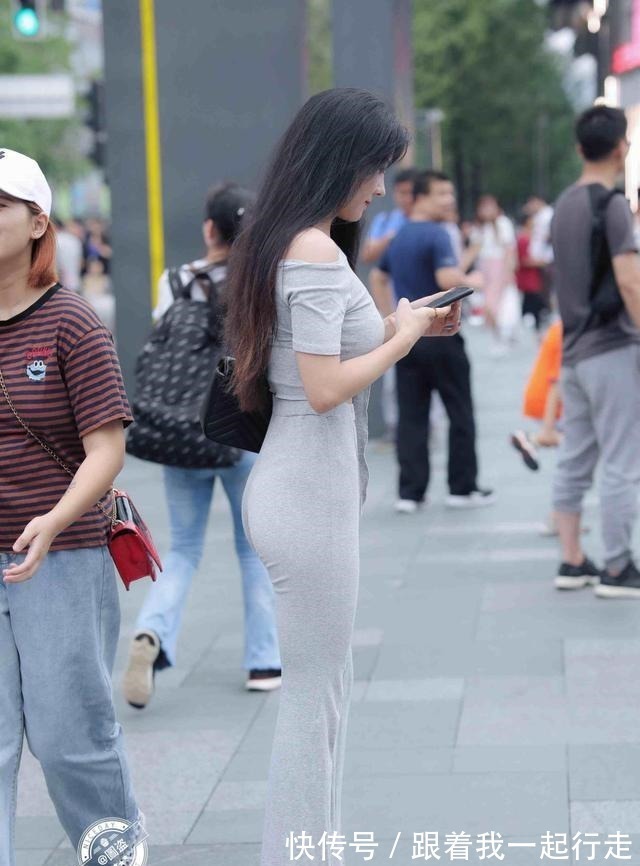 装扮 立体精美的瑜伽裤装扮复古感十足,靓丽舒适又耐看,美艳动人!