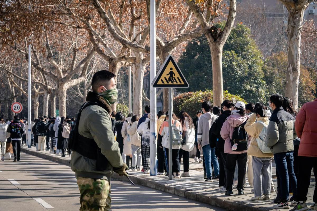 防控|西北大学退伍学生自发组成志愿团队，投入疫情防控一线“我们当过兵，有夜间执勤的经验，我们上！”