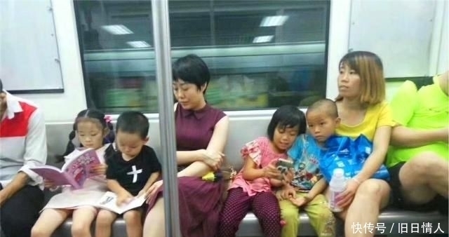 崩溃|男孩考试因题目太难崩溃大哭,看了看周围同学,举动让人啼笑皆非