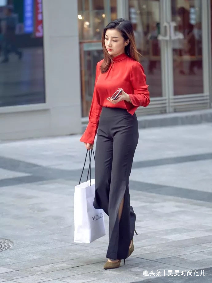气质女生的初秋穿搭，开衩阔腿裤+红色衬衫搭配，造型优雅大方