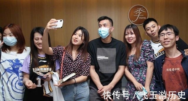 大长腿|郭艾伦录制综艺受女星追捧,前女友穿包臀短裙秀身材,两人都单身