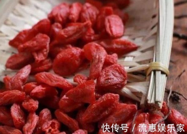 酸浆果红素|爱吃枸杞的人要注意,枸杞别和此物一起泡,毒性超鹤顶红