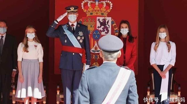 姐妹花|这朵西班牙姐妹花很少见,劳拉的蓝色连衣裙和她姐姐一样高