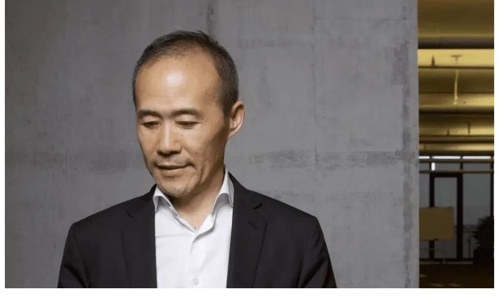 71歲王石吃播首秀，評論區(qū)滿是質(zhì)疑：這么大年紀(jì)還博關(guān)注，圖什么