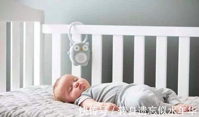 被子|爸爸带双胞胎儿子睡觉,父子三人姿势神同步,网友亲生的没跑了