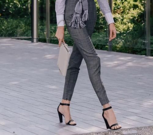 一条丝巾的5种“时髦系法”，让你时髦显瘦不撞衫！