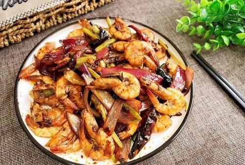 今天分享10种大虾的做法，简单好做，系一个好看的结，春节宴客绝对有档次