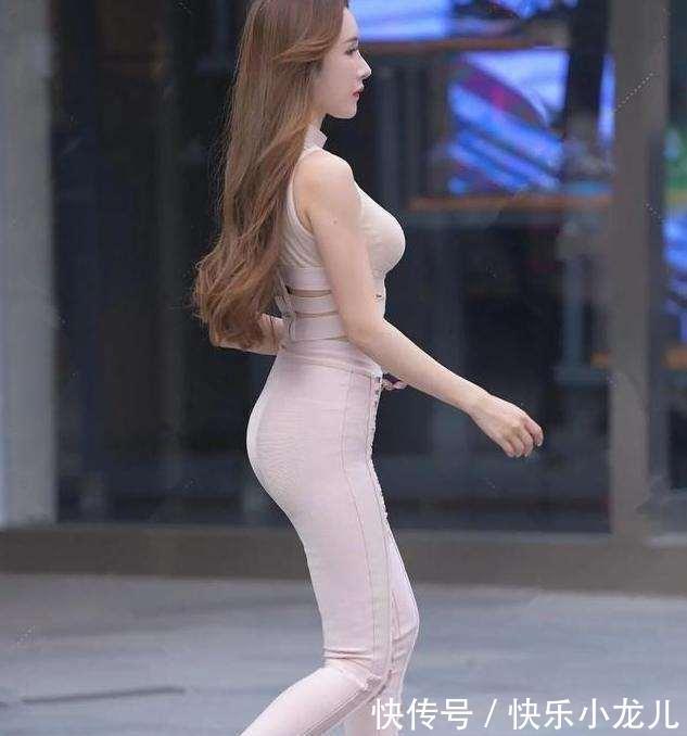 一字领 瑜伽裤可以散发又欲又撩气息,突显美丽曲线,打造曼妙动人身形