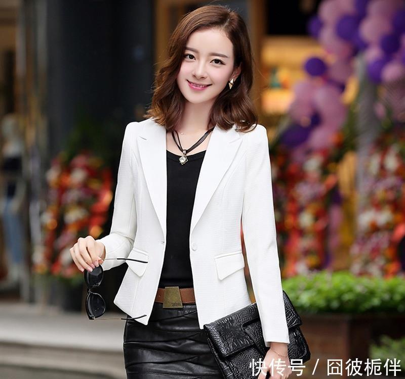 四五十岁女人别跟不上潮流，瞧瞧下面女人怎么穿，一个比一个美