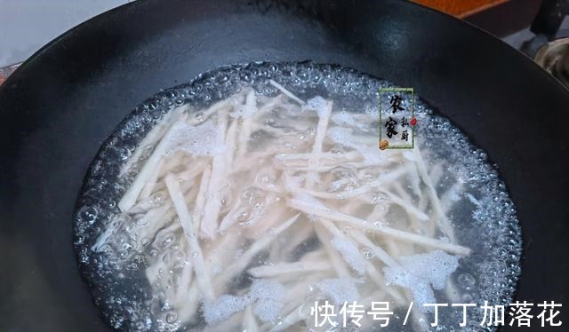 它是淤泥里的宝贝，却洁白如玉，我家一周吃五次，又脆又香真下饭！