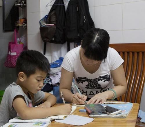 宝妈|儿子考试得了99分,宝妈正准备发脾气,看清题目后:这题我也不会