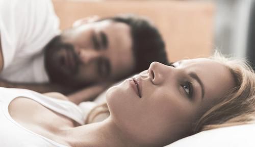 失眠多梦不再怕,水里加1物,98岁外婆常用,晚上喝两口,睡得香