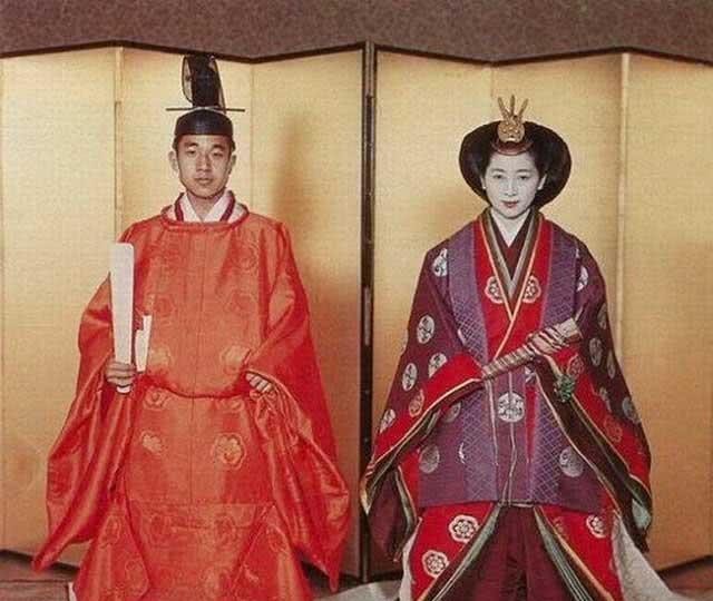 明仁|被恶毒婆婆逼成抑郁症，“亚洲戴安娜”晚年反击，拒绝与天皇合葬