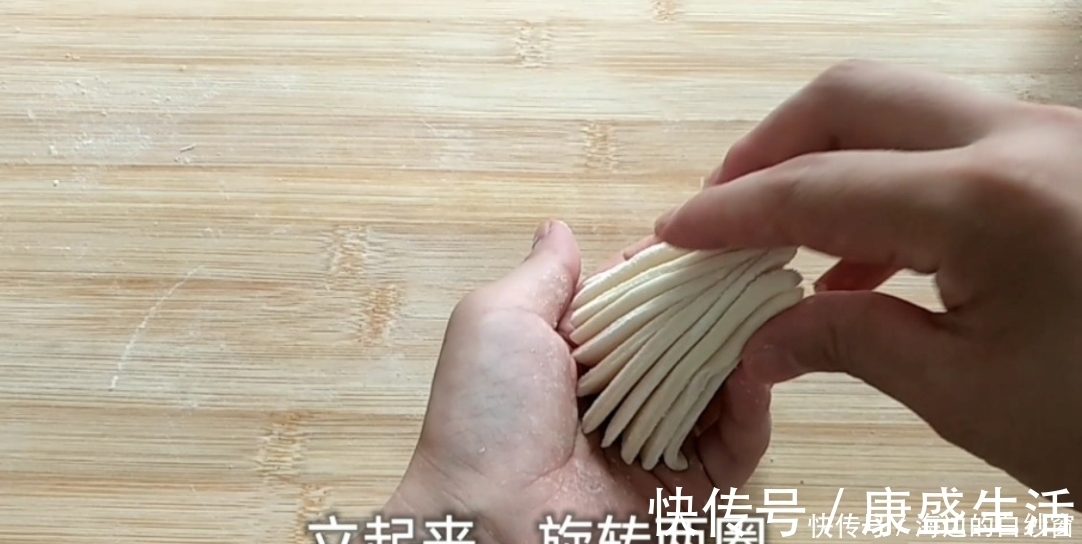 千层枣花馍不用发面,不用一滴油,层层分明,好看好吃