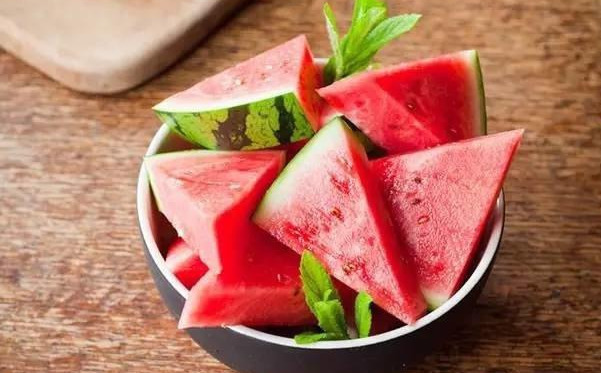 人到中年|人到中年,常吃四种食物,补水润肤,延缓衰老,营养又瘦身