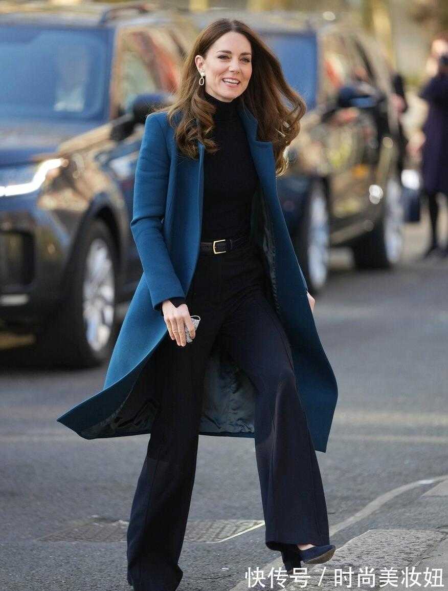 深蓝色 凯特王妃真是气质穿搭模板,蓝色大衣配高领毛衣,简约高级
