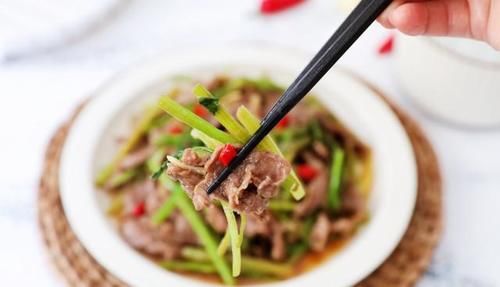 这肉虽然价格贵了点，但是营养价值高，跟芹菜一起炒，味道好