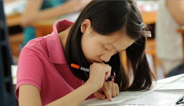 大妈|有一种“发型”叫做女大学生,后面看是大妈,前面看是韩流时尚