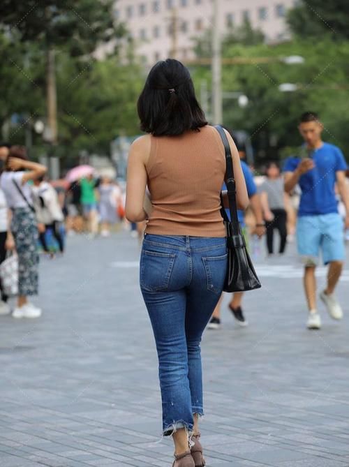 搭配|牛仔裤如何搭配?分享穿衣技巧,展现你的时尚魅力!