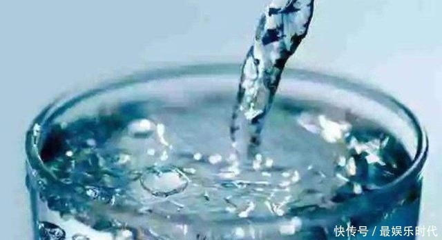 犯错|用一半热水一半凉水兑着喝,对身体健康是好是坏?别再无知犯错