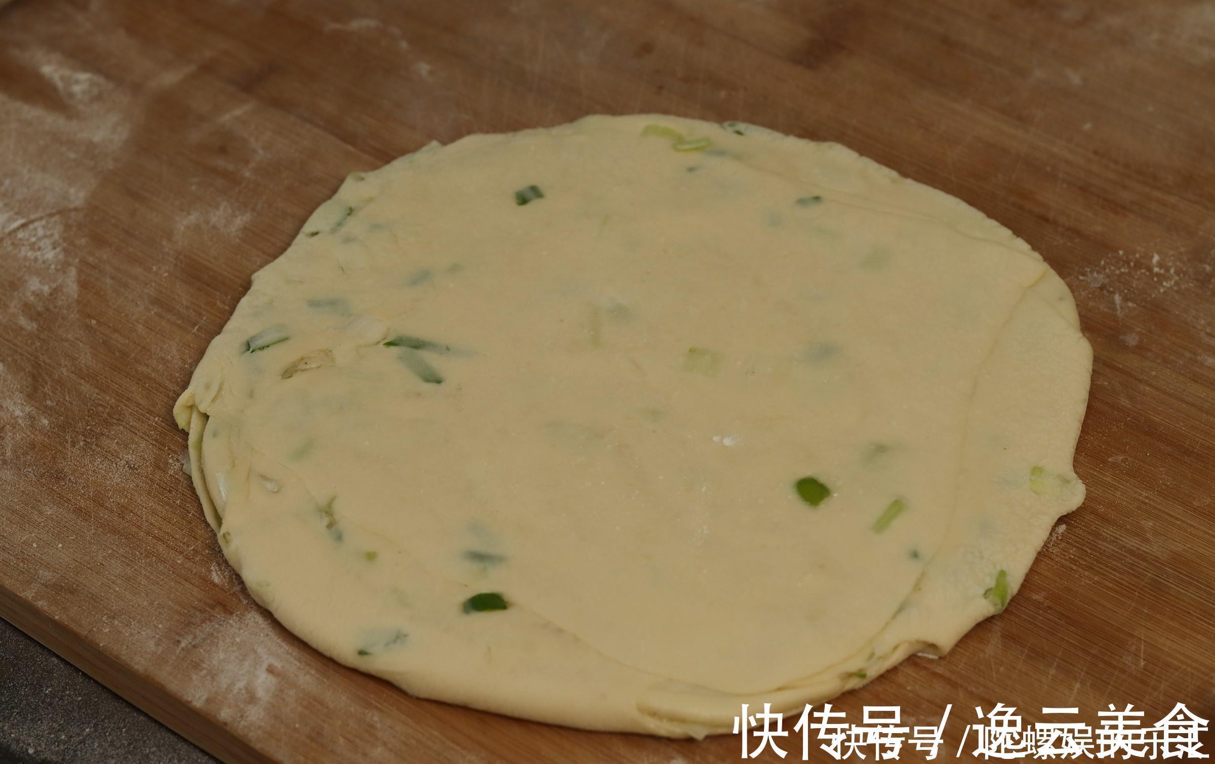 烙饼的正确做法，掌握好诀窍，外酥里软层次分明，我家一周做3次