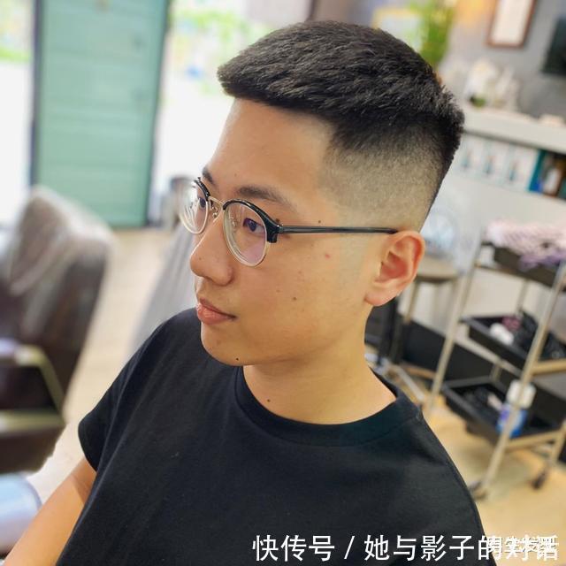 男生别迷恋“背头”发型了，今夏留这4款短发，时尚帅气不油腻