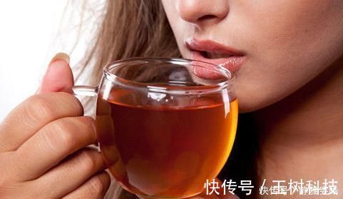 小蛮腰|女性开始衰老，会出现2处变大，3样变少，1项不占，说明很年轻