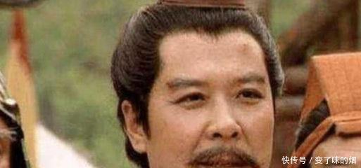 顿时|盗墓贼挖到皇帝陵,进入后看到这一景象,顿时跪在地上!