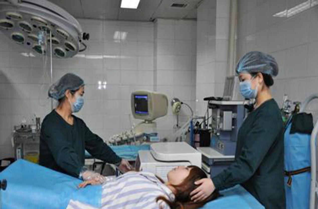 结扎|孕妇剖腹产提过哪些离谱要求？割脂肪、结扎……最后一个更离谱