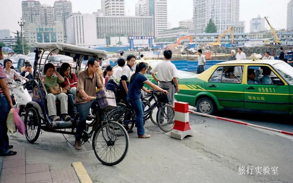 在成都，遇见最后的宽窄巷子，古镇古街开发为什么要拆迁原住户？