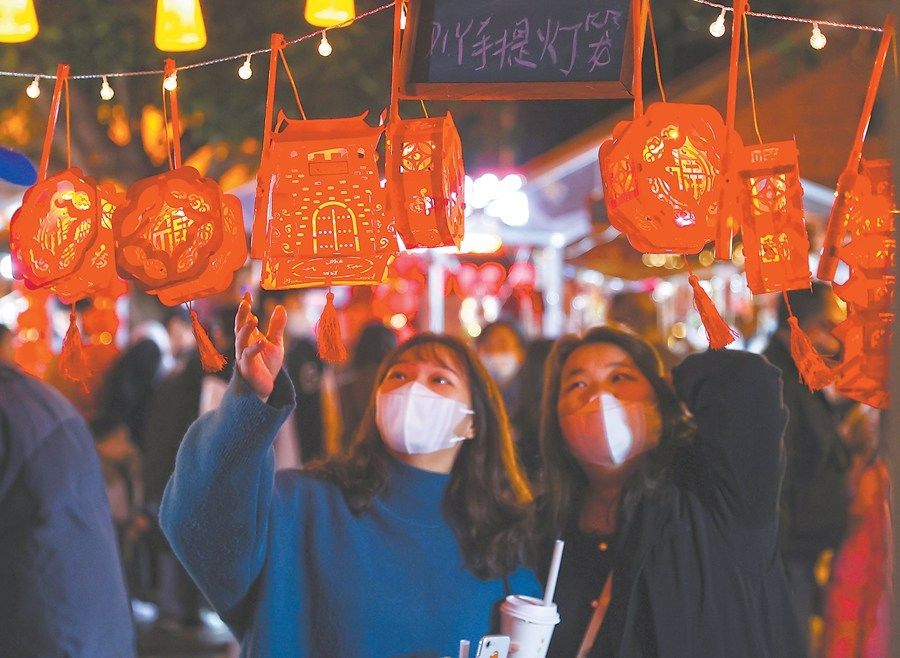 华灯|泉州古城华灯璀璨迎元宵市民漫步古街小巷观灯赏景