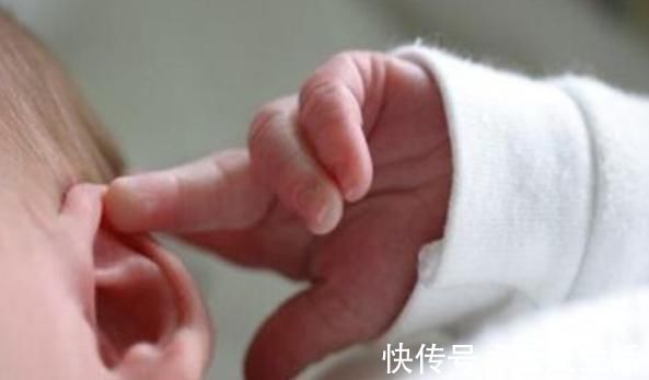信号|孩子经常做“抓耳”动作，是在向妈妈释放“信号”，家长要接收到