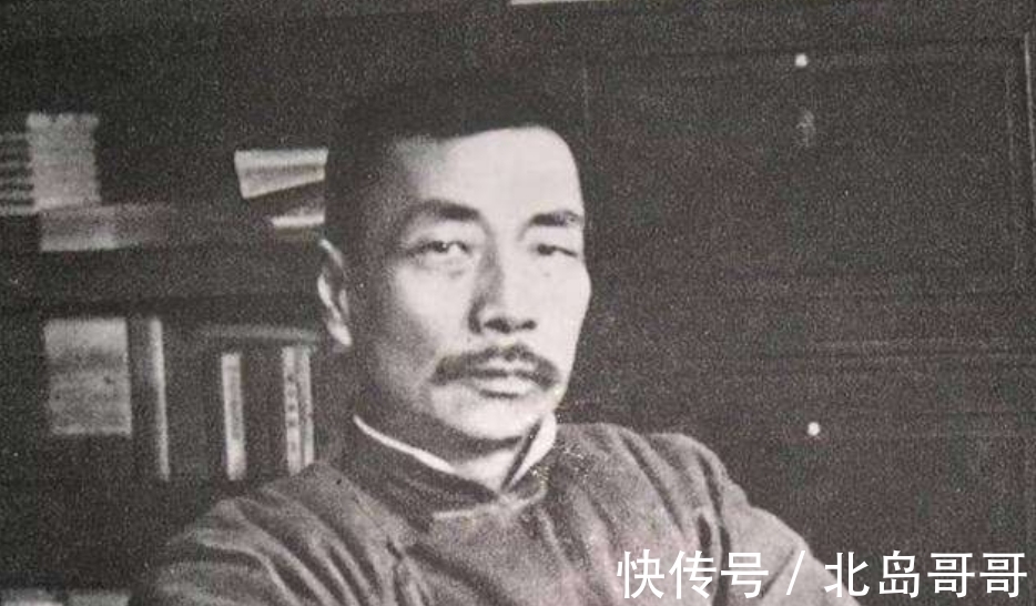 这首诗$女学生失恋要死要活,语文老师拿出鲁迅这首诗,班上同学都乐了