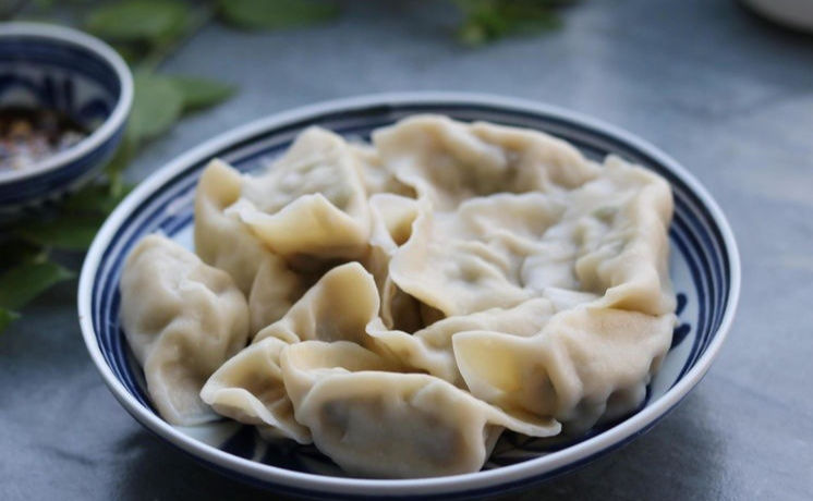 饺子|三伏天包饺子，白菜韭菜靠边站，我家就爱吃这馅，鲜嫩又多汁