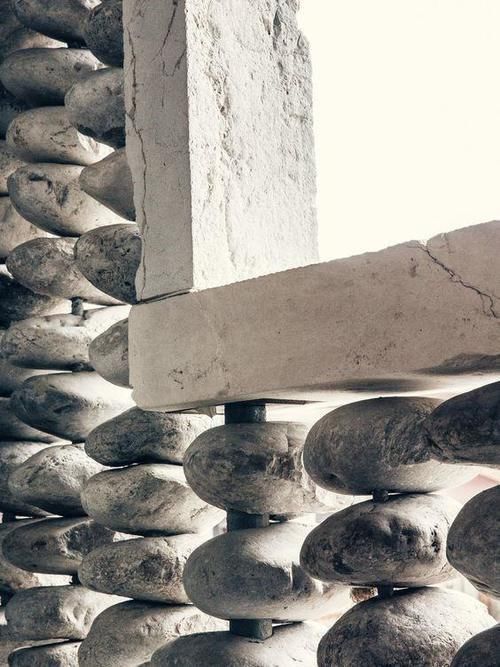 外墙|一根钢筋，串上一块块石子做外墙，多用个10年完全没有问题