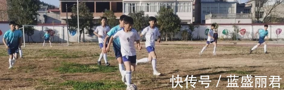 沙窝镇|新县沙窝镇初级中学与八里畈镇初级中学举行足球联谊比赛!