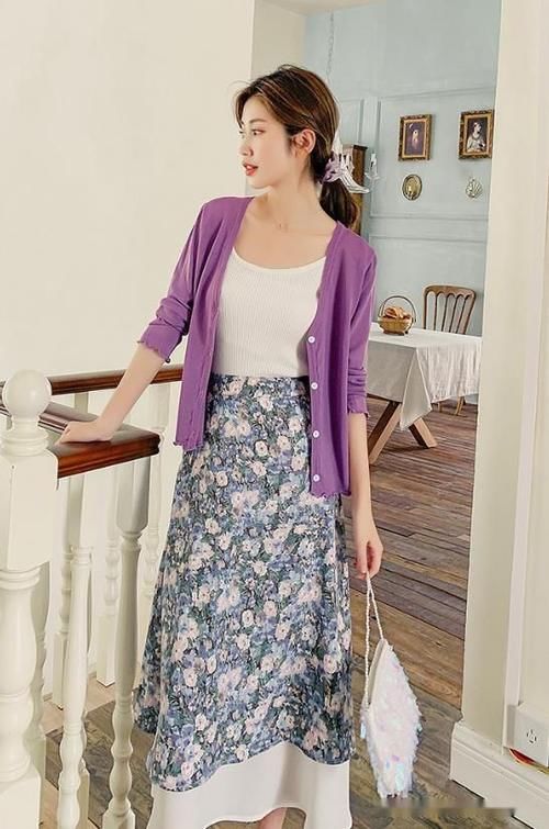 穿连衣裙尽量别配打底裤，太土!今年流行这样穿