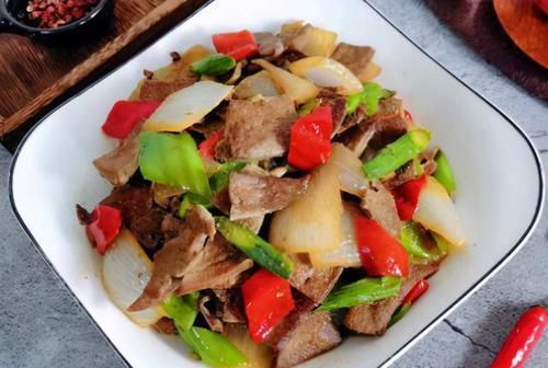 炒猪肝直接下锅炒?难怪又腥又老,多加1个步骤,猪肝又滑又嫩