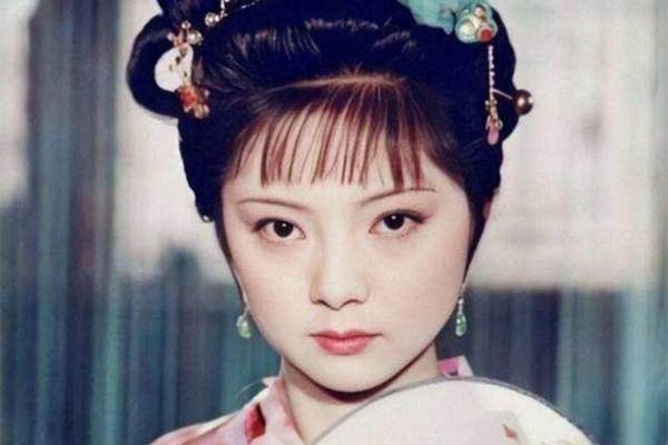 史家!史湘云全家做针线,是穷困潦倒?贾母在枕霞阁的生死劫:打脸宝钗