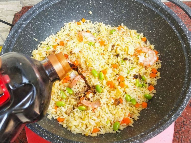 炒饭新做法,简单又美味,吃上就不愿意停下来